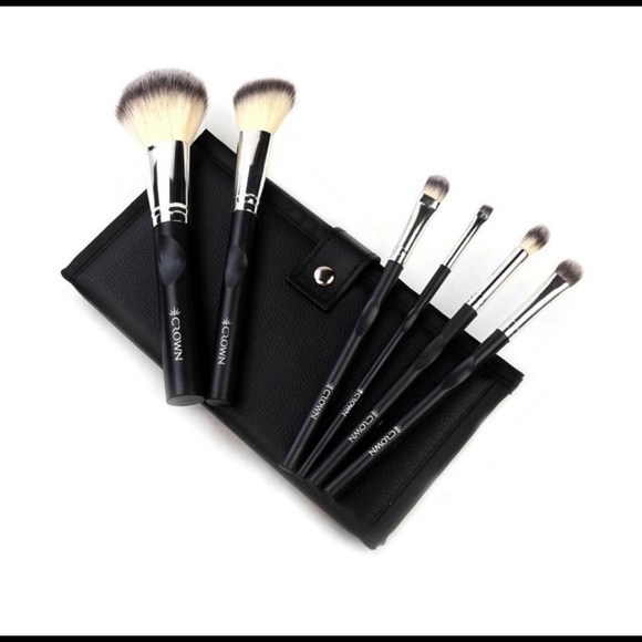 Crown Makeup | Crown Brush Essentials Set - Picture 1 of 6